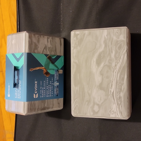 🎄 2 yoga blocks - see pic - Picture 2 of 4